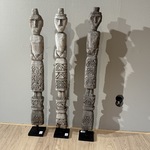 3x Houten beeld, op voet